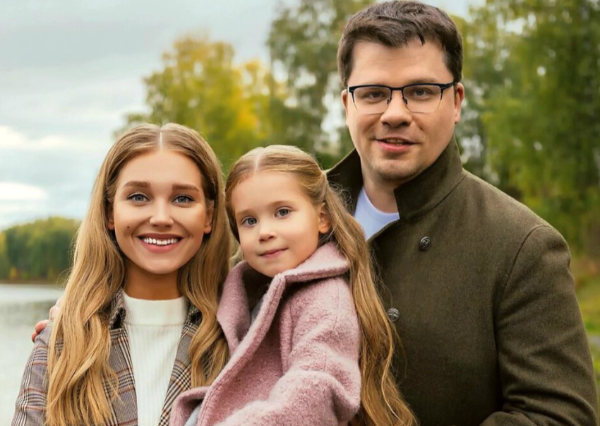 Кристина Асмус и Гарик Харламов с дочерью Настей.