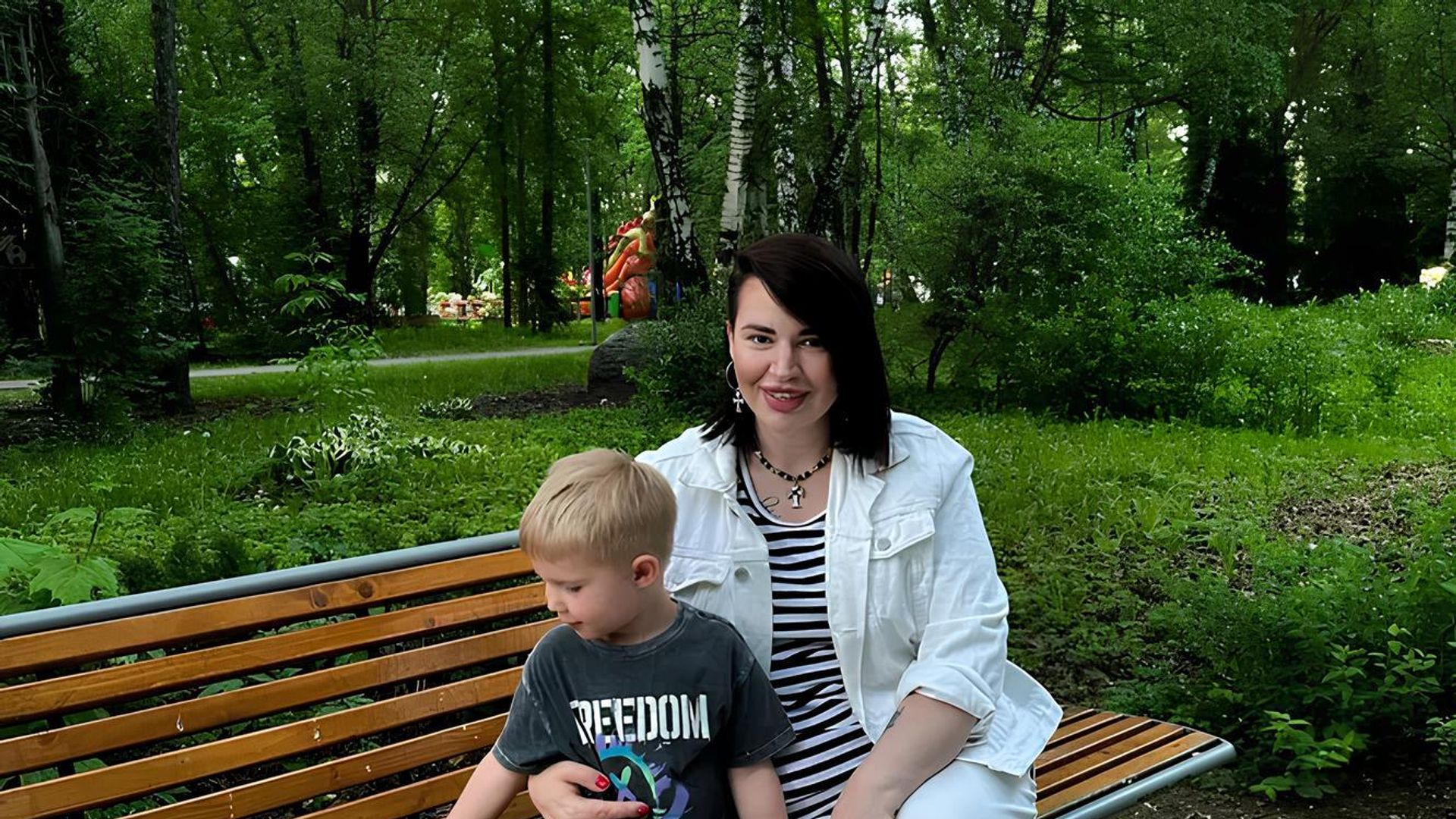 Сын ушёл, пока мать спала: как алкоголь едва не разрушил семью Саши Черно