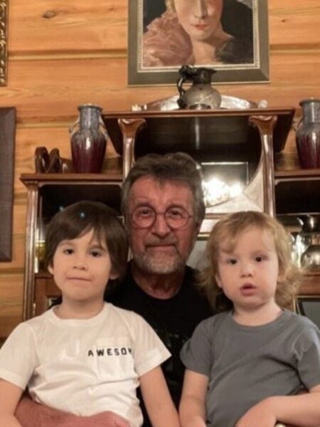 Долгожданное счастье: почему внуки Леонида Ярмольника не мыслят жизни без своего 69-летнего дедушки