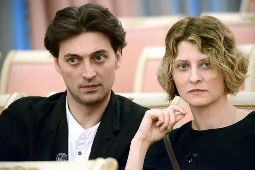 Ранний брак, бытовые трудности и три дочери: история семьи Ивана Колесникова