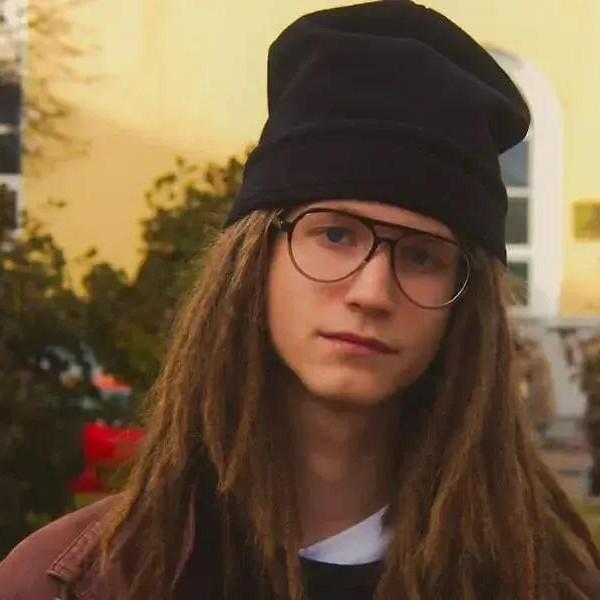 Антоний Толмацкий, сын Децла, снова столкнулся с трудностями из-за своей прямолинейности.