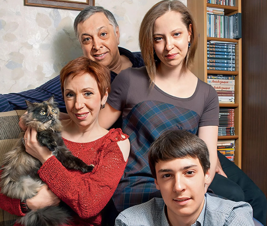 Галина Петрова с семьёй.