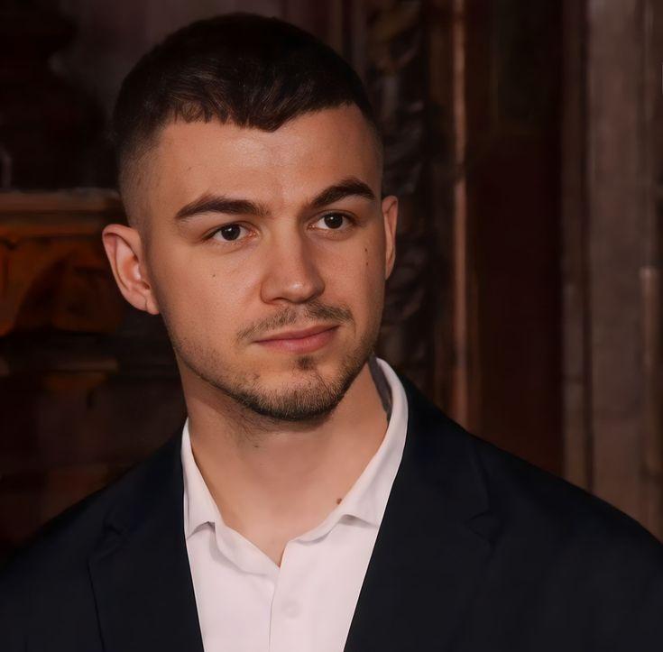 Влад Череватый, победитель «Битвы экстрасенсов», признаётся, что роль «тёмного» ему ближе.
