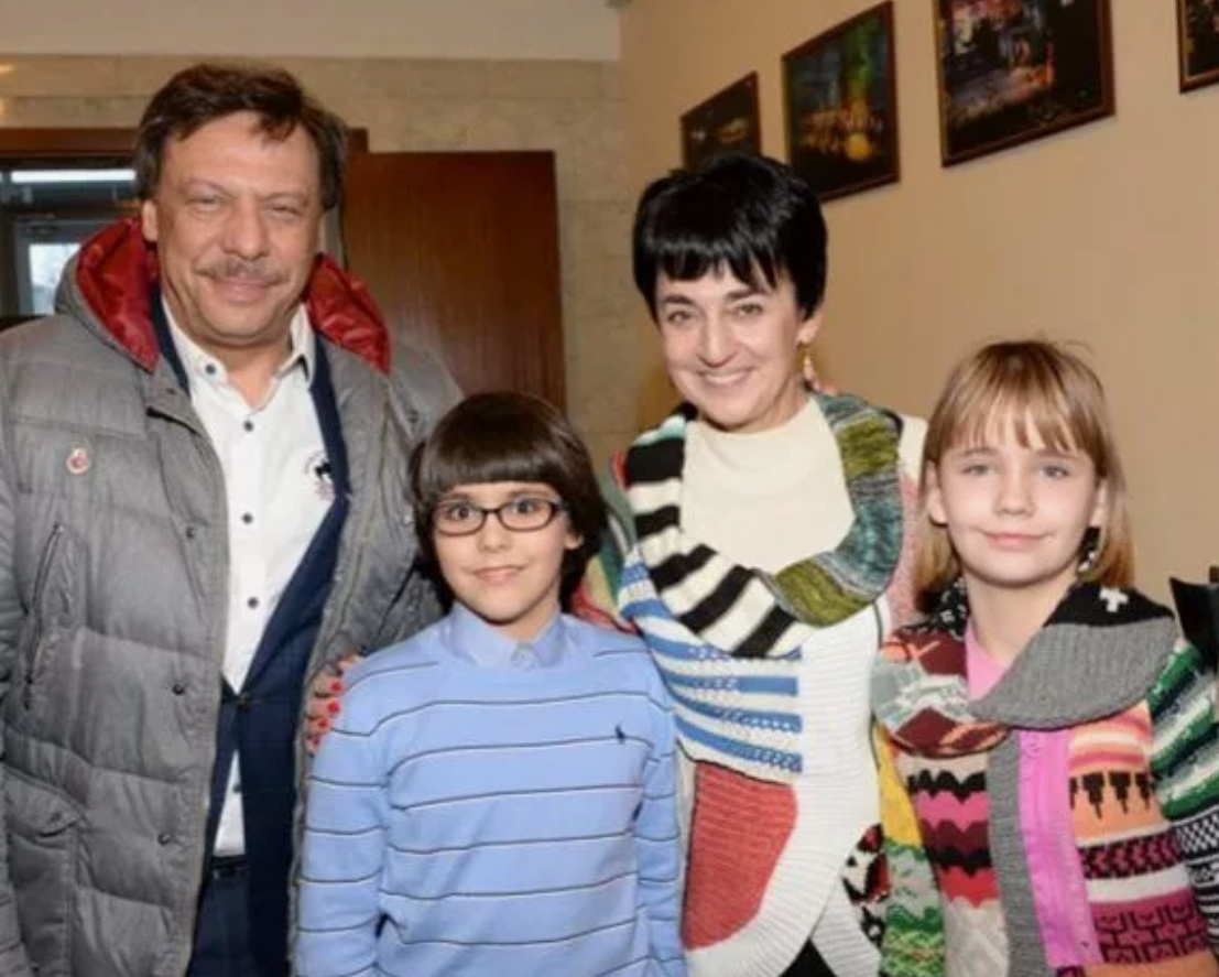 Двадцать лет в семье: как выросли Максим и Дарья Барщевские