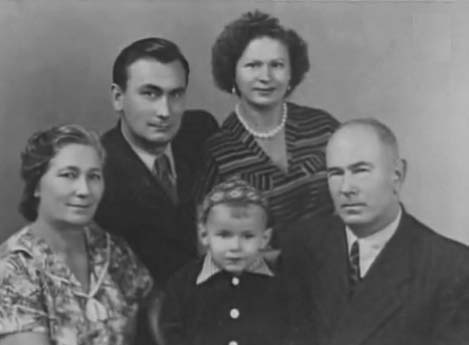 50 лет вместе, сын-актёр и целая династия: История семьи Владимира Самойлова