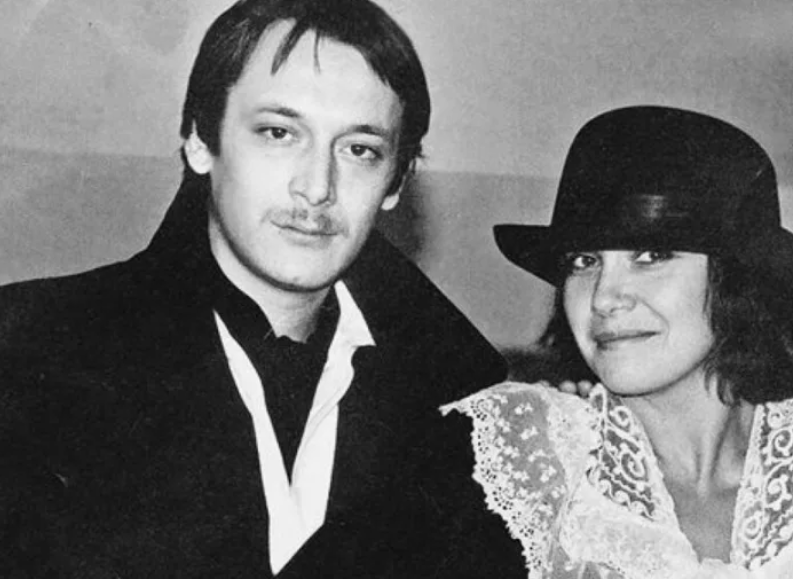 Вера Сотникова: раннее материнство, непростые романы и путь к актёрской славе