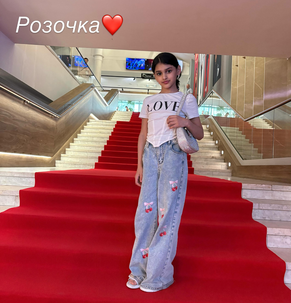 Роза и Валя Бердниковы: как растут 9-летние дочки звезды и чем они похожи на родителей