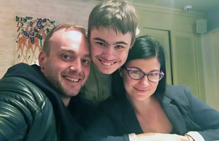 Илья, сын Максима Щёголева: как любовь и поддержка помогли особенному ребёнку найти себя