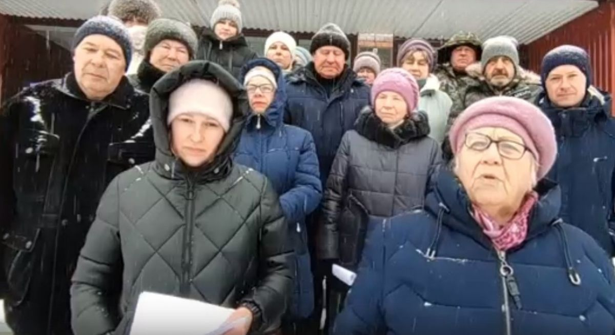 Школы в казармах и уроки за километры от дома: как учатся дети в регионах
