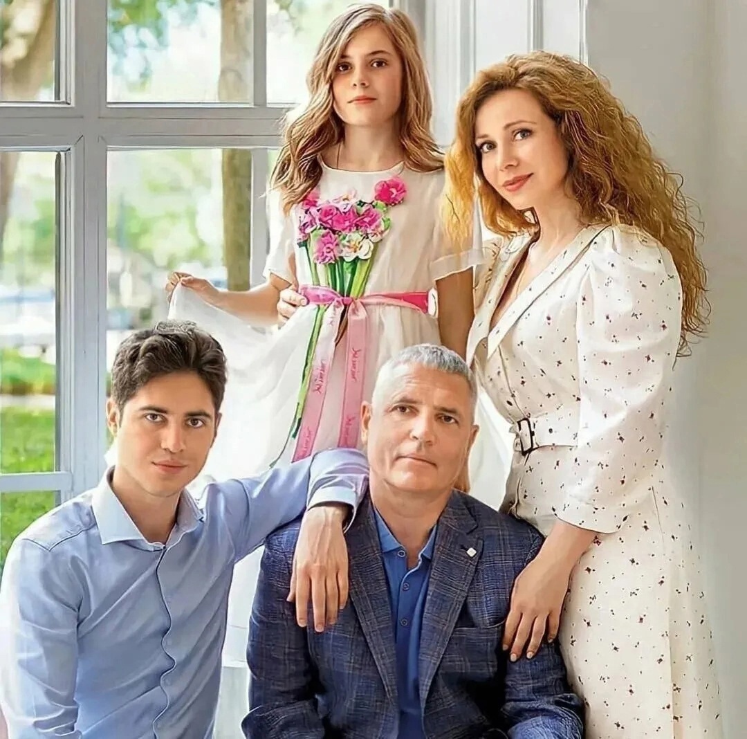 Семья Екатерины Гусевой: как живет и чем увлекается ее 15-летняя дочь Анна