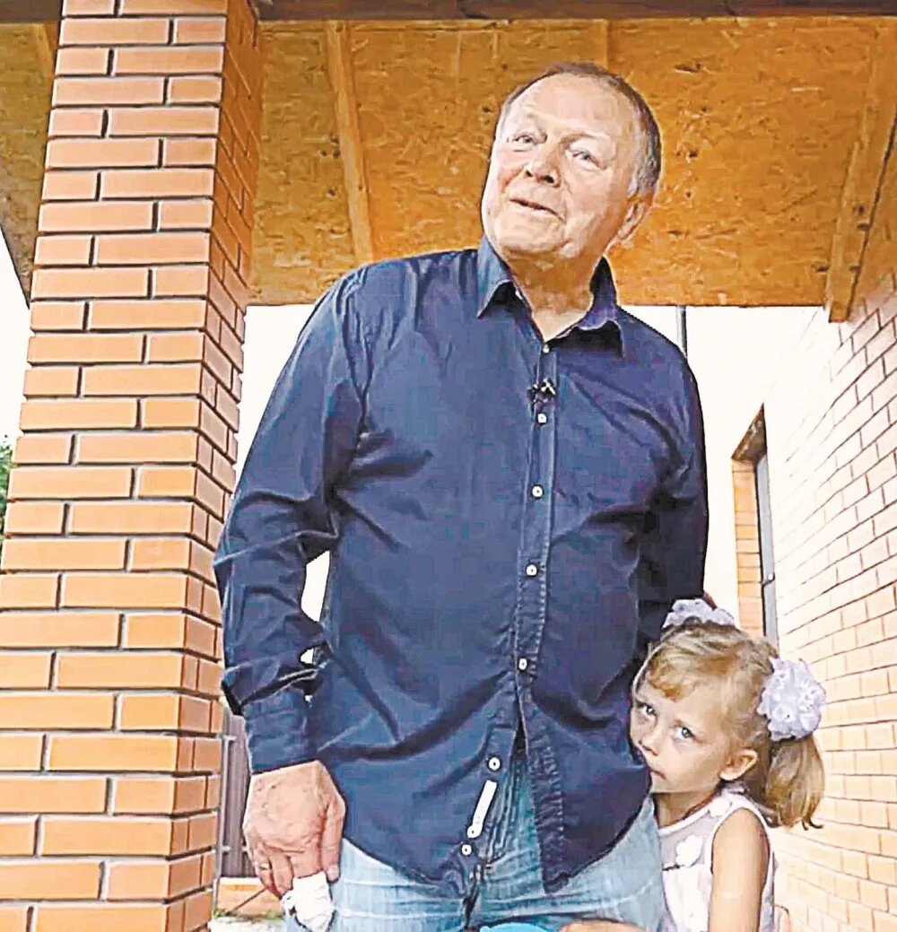 Позднее отцовство: как растёт дочь Бориса Галкина, родившаяся, когда ему было 69