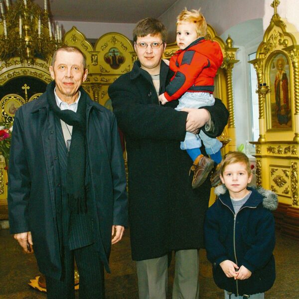 Разные дороги трех сыновей Валерия Золотухина: от священства до актерской династии
