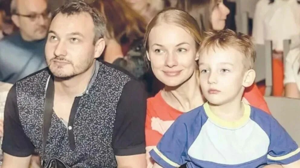 Елена Аросьева с мужем и сыном