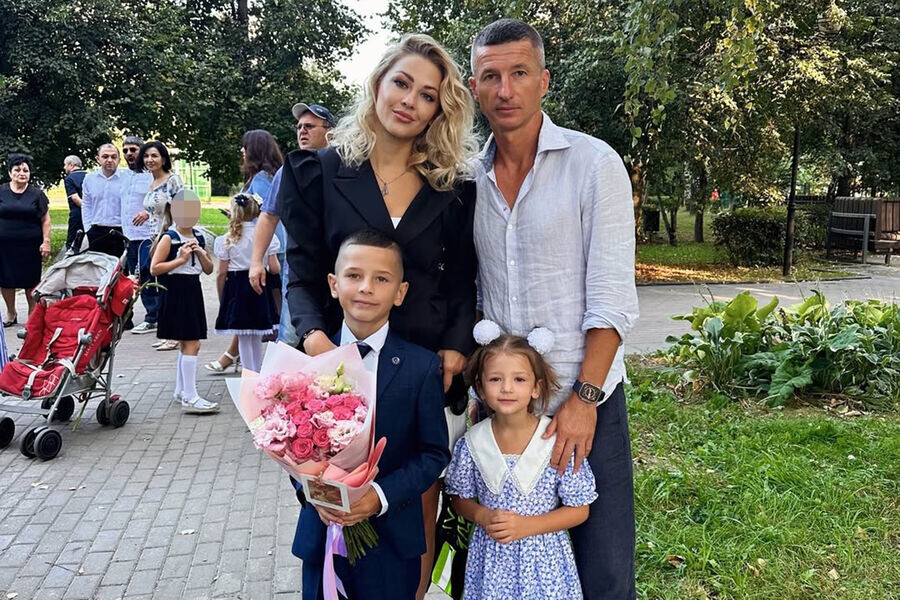 Евгений Алдонин с супругой Ольгой и детьми. Фото из соцсетей