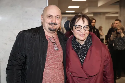 Тридцать лет брака, две дочери и победа над болезнью: семейный путь Светланы Рожковой