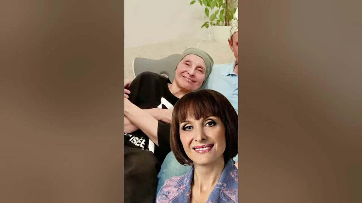 Тридцать лет брака, две дочери и победа над болезнью: семейный путь Светланы Рожковой