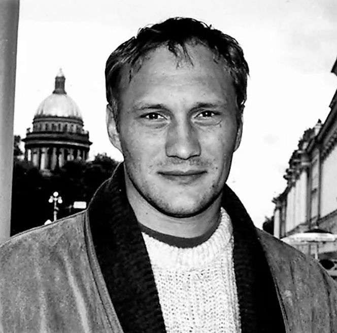 Евгений Сидихин после возвращения из армии вновь стал студентом ЛГИТМиКа