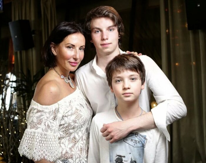 От обиды на отца до гордости за сыновей: непростая история материнства Алики Смеховой