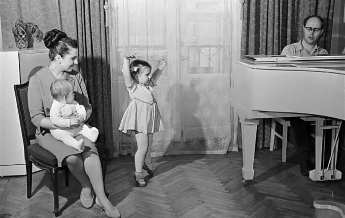 Отрезанная коса, сожженные джинсы и швейцарский монастырь: как воспитывали дочерей Галина Вишневская и Мстислав Ростропович