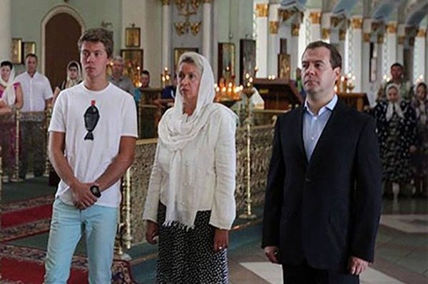 Съёмки в «Ералаше», семь языков и жизнь вне публичности: как сложилась судьба сына Дмитрия Медведева