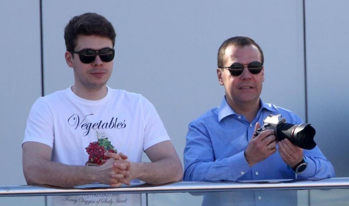 Съёмки в «Ералаше», семь языков и жизнь вне публичности: как сложилась судьба сына Дмитрия Медведева