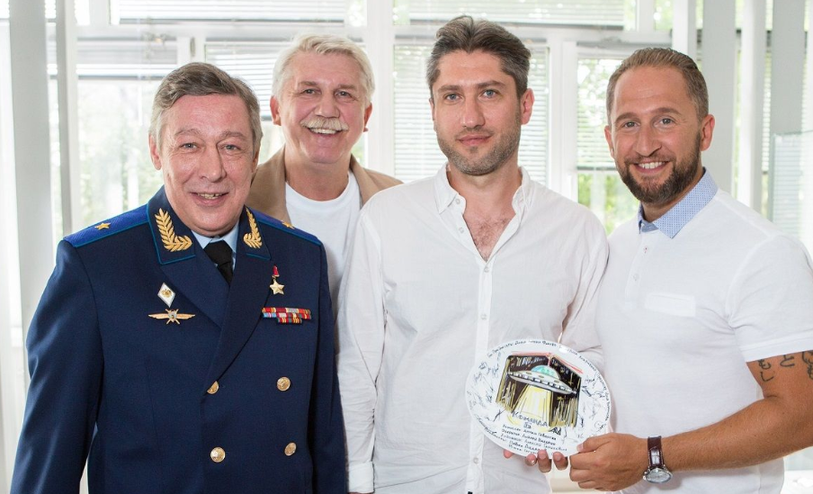 Отказ от фамилии отца, три брака и пятеро детей: личная история Оскара Кучеры