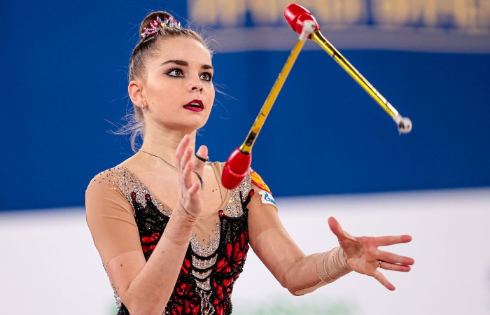 Гимнастка Арина Аверина