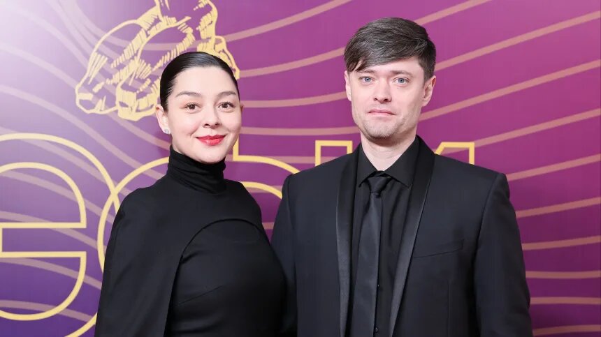 Марина Кравец вместо «да» выкрикнула название ювелирного бренда: муж-продюсер ТНТ и две дочери