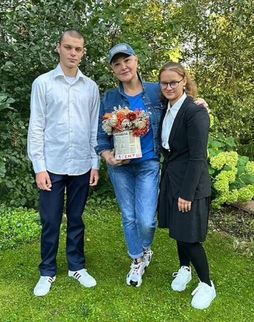 Маргарита Суханкина забрала из детского дома брата и сестру — теперь им 18 и 17