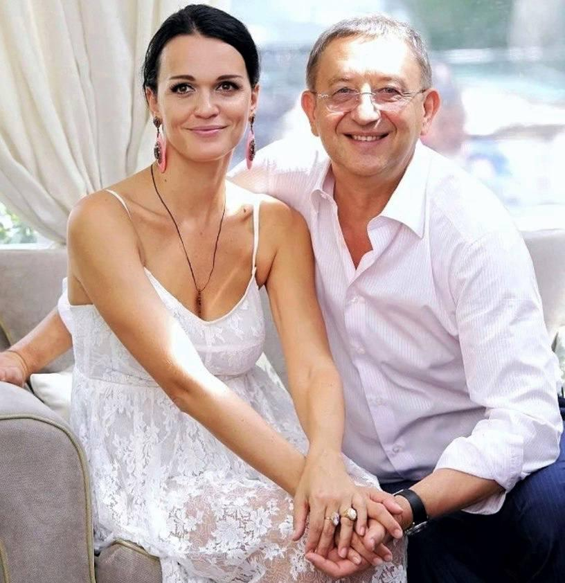 Скрывали имя отца годами: 11 историй звёзд, родивших детей от женатых мужчин