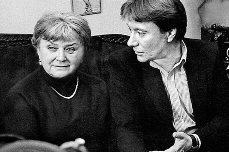 Мария Владимировна Миронова с сыном Андреем