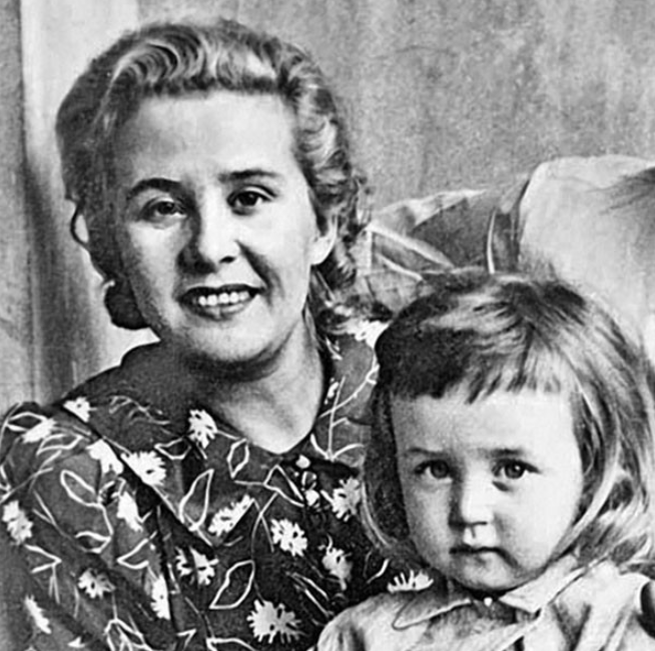 Василий Ливанов с мамой Евгенией Казимировной