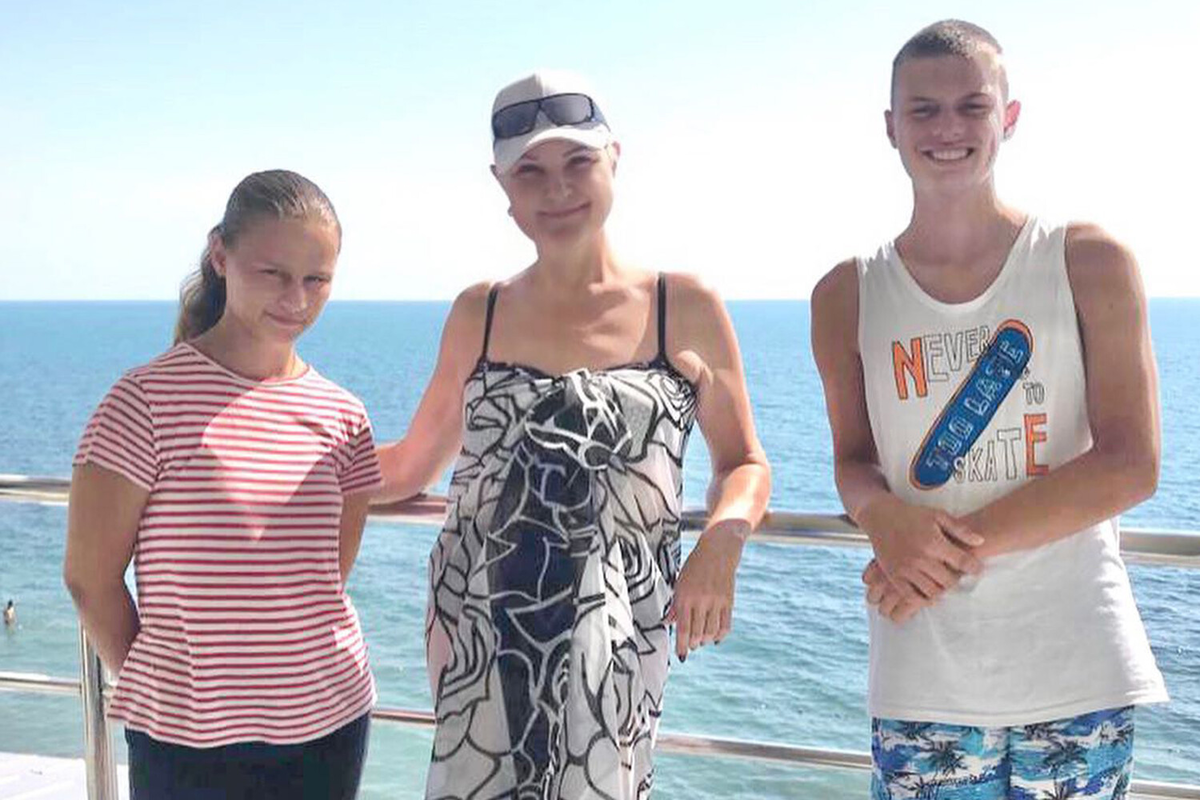 Маргарита Суханкина забрала двоих из детдома, чтобы не разлучать брата и сестру