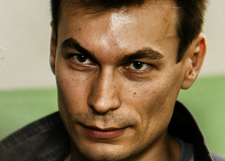 Кристина Бродская растит трёх дочерей, а в её новом детективе улики находит минипиг Нюша