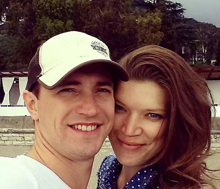 Пока муж снимался 300 дней в году, она спроектировала дом: десять избранниц известных актеров