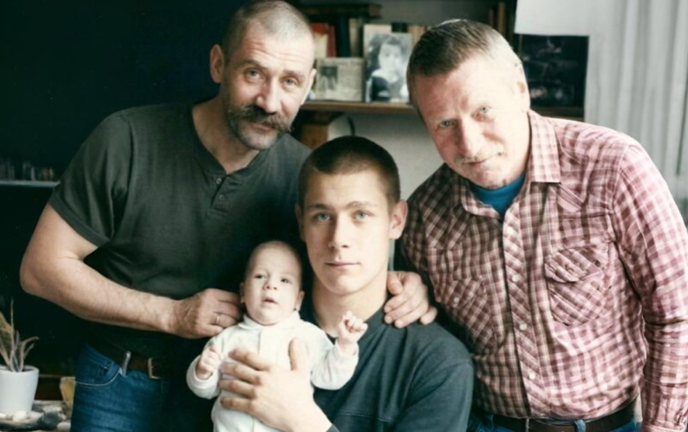 Андрей Краско с сыном, внуком и отцом Иваном