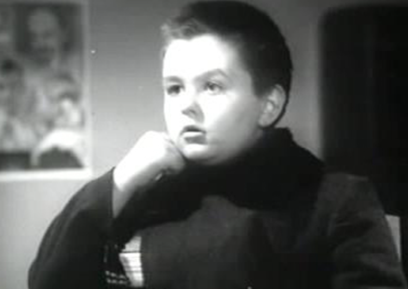 Кадр из фильма «Алёша Птицын вырабатывает характер» (1953).