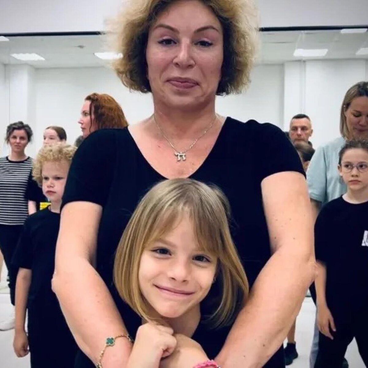 Симона Юнусова с внучкой Алисой