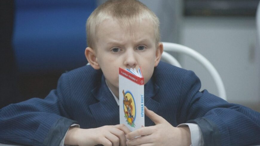 Российские родители чаще наказывают детей запретом гаджетов, эксперты советуют иначе